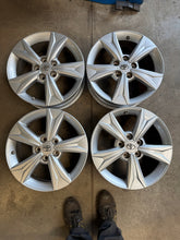 Load image into Gallery viewer, 4x Alufelge 17 Zoll 6.5" 5x114.3 45ET Glanz Silber PW457-10001 Toyota C-Hr Chr FEL8017944005bg