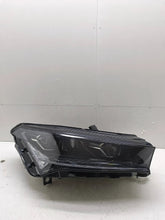 Laden Sie das Bild in den Galerie-Viewer, Frontscheinwerfer Skoda Enyaq IV 5LB941018A Rechts Scheinwerfer Headlight