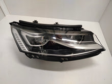 Laden Sie das Bild in den Galerie-Viewer, Frontscheinwerfer VW Transporter 7T1941081C Ein Stück (Rechts oder Links) SCH3967943164bd
