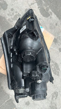 Laden Sie das Bild in den Galerie-Viewer, Frontscheinwerfer Kia Carens Links Scheinwerfer Headlight