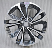 Load image into Gallery viewer, 1x Alufelge 17 Zoll 7.0&quot; 5x114.3 44ET Glanz Graphit 403009897 Mg Captur