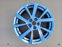 Laden Sie das Bild in den Galerie-Viewer, 1x Alufelge 18 Zoll 7.0&quot; 5x114.3 45ET Glanz Grau 38101875 Mazda Rim Wheel