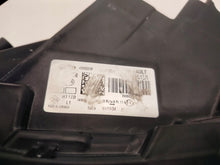 Laden Sie das Bild in den Galerie-Viewer, Frontscheinwerfer Dacia Duster 260101613R LED Links Scheinwerfer Headlight