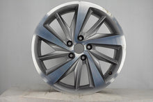 Laden Sie das Bild in den Galerie-Viewer, 1x Alufelge 18 Zoll 7.5&quot; 5x112 51ET -5F0601025E Saab Rim Wheel
