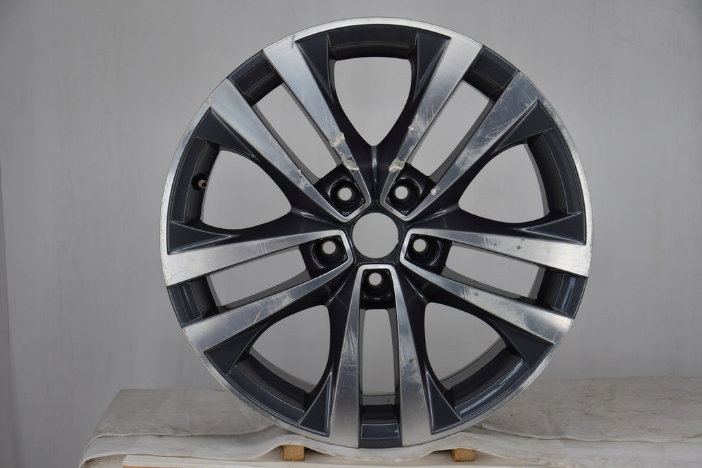1x Alufelge 18 Zoll 7.0" 5x114.3 35ET Glanz Silber 403007371R Renault Koleos