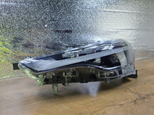 Laden Sie das Bild in den Galerie-Viewer, Frontscheinwerfer Toyota Corolla 16-184 Links Scheinwerfer Headlight SCH2208473527pe