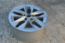 Laden Sie das Bild in den Galerie-Viewer, 1x Alufelge 17 Zoll 7.0" 5x112 46ET Glanz Silber 5E3601025E Skoda Octavia 5e3 Iv FEL1091012852mh