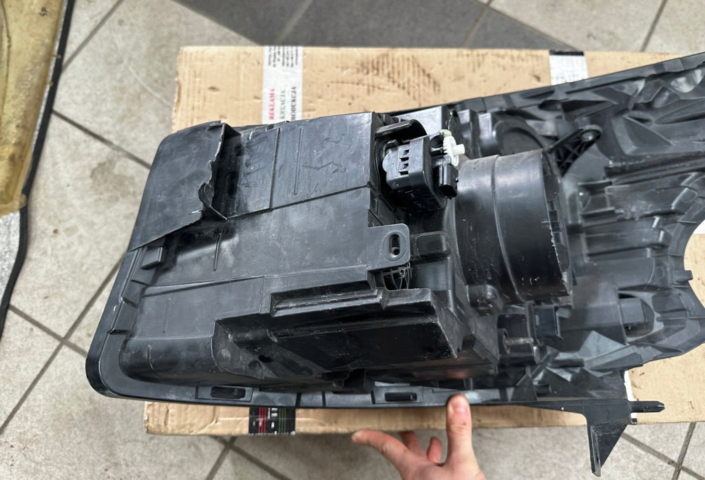 Frontscheinwerfer Opel Vivaro B Trafic III 260102650R Rechts Headlight SCH6161198413wu