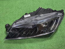 Laden Sie das Bild in den Galerie-Viewer, Frontscheinwerfer Skoda Superb III 3V19410A Bi-Xenon Rechts oder Links