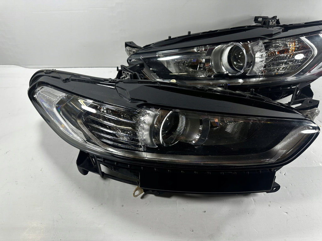 Frontscheinwerfer Ford Mondeo I DS73-13W029-EB DS73-13W030-EB Ein Satz Headlight SCH1448622104ls