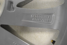 Laden Sie das Bild in den Galerie-Viewer, 1x Alufelge 18 Zoll 7.5&quot; 5x112 48ET Glanz Silber 5E3601025 Skoda Octavia 5e3 Iv