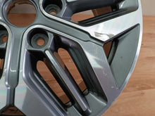 Load image into Gallery viewer, 1x Alufelge 17 Zoll 7.0&quot; 5x114.3 50ET 52910-A8610 Kia Rim Wheel