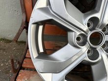 Load image into Gallery viewer, 1x Alufelge 18 Zoll 7.0" 5x114.3 45ET Glanz Silber 9965777080 Mazda Mx-30 FEL7717671698sl