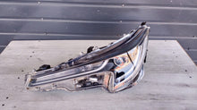 Laden Sie das Bild in den Galerie-Viewer, Frontscheinwerfer Toyota Corolla 81150-02S70 Links Scheinwerfer Headlight SCH2109698721un