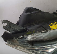 Laden Sie das Bild in den Galerie-Viewer, Frontscheinwerfer Toyota Rav 4 W0836 Xenon Rechts Scheinwerfer Headlight