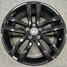 Laden Sie das Bild in den Galerie-Viewer, 4x Alufelge 18 Zoll 7.5" 5x112 51ET Glanz Schwarz 5G0601025AF VW Golf Vii FEL3964717910mj