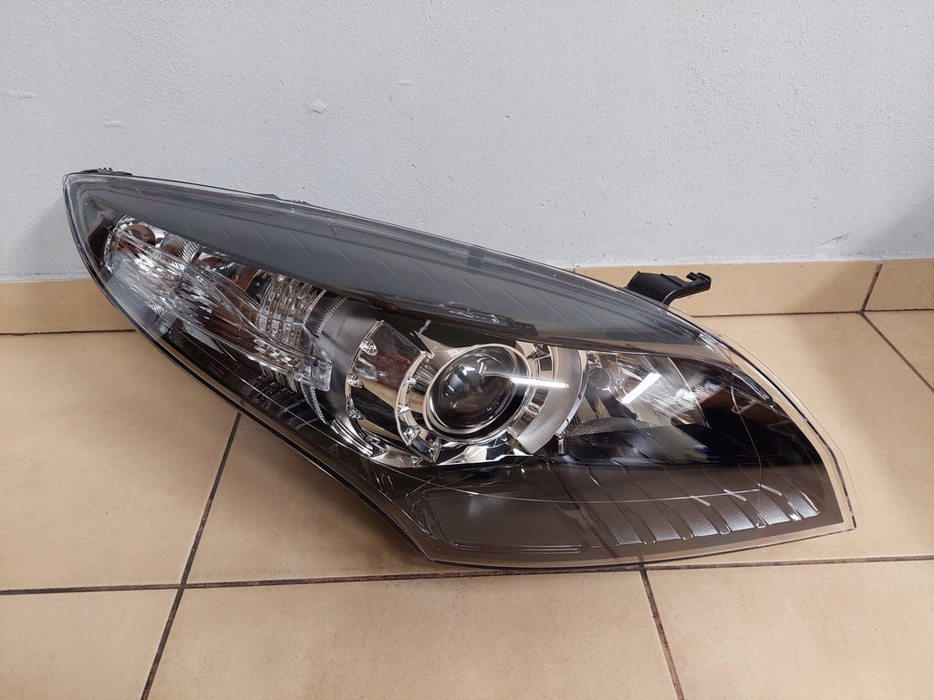 Frontscheinwerfer Renault Megane III 260105441R Xenon Rechts Headlight