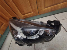 Laden Sie das Bild in den Galerie-Viewer, Frontscheinwerfer Mazda II LED Rechts Scheinwerfer Headlight