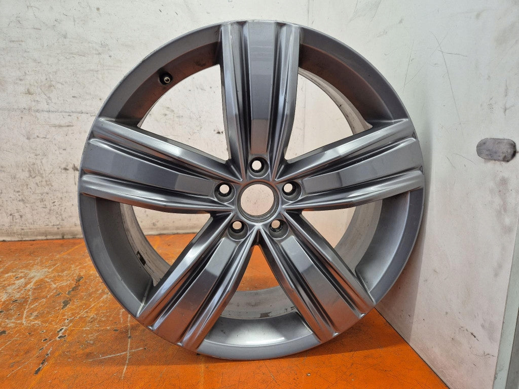 1x Alufelge 19 Zoll 7.0" 5x112 43ET Glanz Silber 5NA601025Q VW Tiguan Rim Wheel FEL8324907765ro