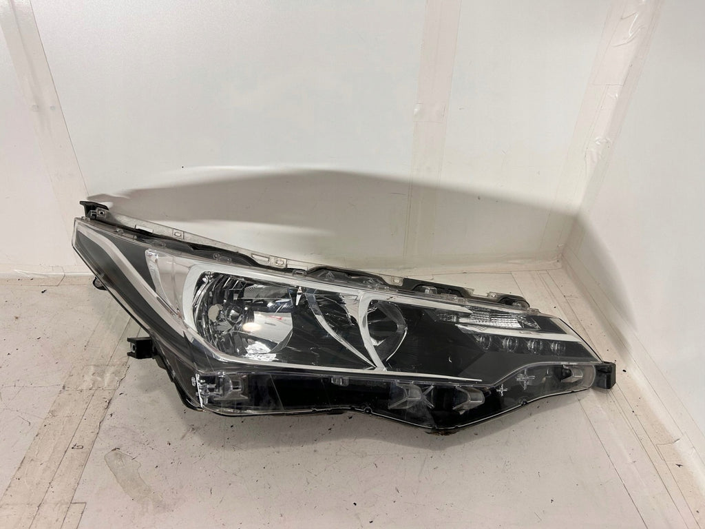 Frontscheinwerfer Toyota Corolla 16742F 8111002L50 300420181300186405752 Rechts SCH5131800141uv