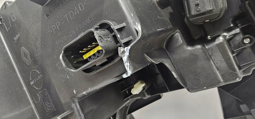 Frontscheinwerfer Nissan Interstar Master III 260609073R 2404181634 Links SCH7456309090uu