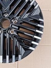 Load image into Gallery viewer, 1x Alufelge 17 Zoll 6.5&quot; 5x114.3 45ET Glanz Schwarz R337653 Nissan Leaf