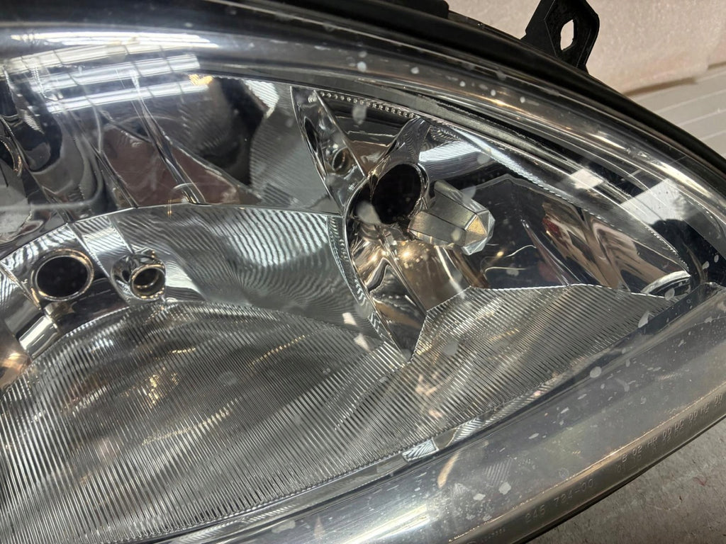 Frontscheinwerfer Mercedes-Benz Vito W639 A6398200261 Rechts Headlight SCH1844660453uw