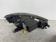 Laden Sie das Bild in den Galerie-Viewer, Frontscheinwerfer VW Passat 3J1941005 LED Links Scheinwerfer Headlight SCH6097179013zw