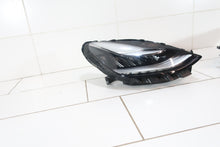 Laden Sie das Bild in den Galerie-Viewer, Frontscheinwerfer Tesla Model 3 1077375-00-C 1077376-00-C LED Rechts oder Links
