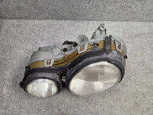 Laden Sie das Bild in den Galerie-Viewer, Frontscheinwerfer Mercedes-Benz W210 W210SCZ Xenon Links Scheinwerfer Headlight SCH8553389443ut