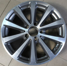 Laden Sie das Bild in den Galerie-Viewer, 1x Alufelge 17 Zoll 7.5&quot; 5x112 40ET Graphit A2134011300 Mercedes-Benz Rim Wheel