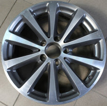 Laden Sie das Bild in den Galerie-Viewer, 1x Alufelge 17 Zoll 7.5" 5x112 40ET Graphit A2134011300 Mercedes-Benz Rim Wheel FEL8206330963at