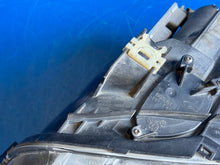 Laden Sie das Bild in den Galerie-Viewer, Frontscheinwerfer BMW E91 E90 72402639 Xenon Links Scheinwerfer Headlight SCH4511790267qt
