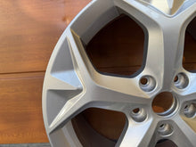 Laden Sie das Bild in den Galerie-Viewer, 1x Alufelge 17 Zoll 7.0" 5x112 40ET Glanz Silber 5FJ071497D Seat Tarraco FEL4381551721jr