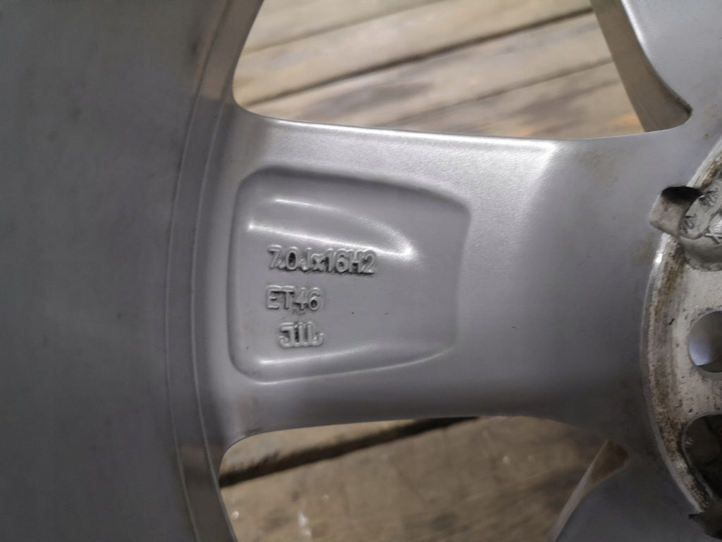 1x Alufelge 16 Zoll 7.0" 5x100 46ET Glanz Silber 6V0601025 Skoda Rim Wheel