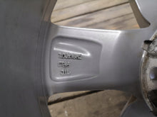 Laden Sie das Bild in den Galerie-Viewer, 1x Alufelge 16 Zoll 7.0&quot; 5x100 46ET Glanz Silber 6V0601025 Skoda Rim Wheel