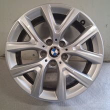 Load image into Gallery viewer, 1x Alufelge 17 Zoll 6.5" 5x112 39ET Glanz Silber 6856076 BMW X1 F48 Rim Wheel FEL8987056790oo