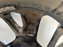 Laden Sie das Bild in den Galerie-Viewer, 1x Alufelge 16 Zoll 6.5" 4x108 32ET Glanz Schwarz 9833892580 Opel Corsa F FEL1659444787bt