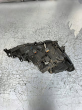 Laden Sie das Bild in den Galerie-Viewer, Frontscheinwerfer Mazda 6 SHN1045 Links Scheinwerfer Headlight SCH2568860969na
