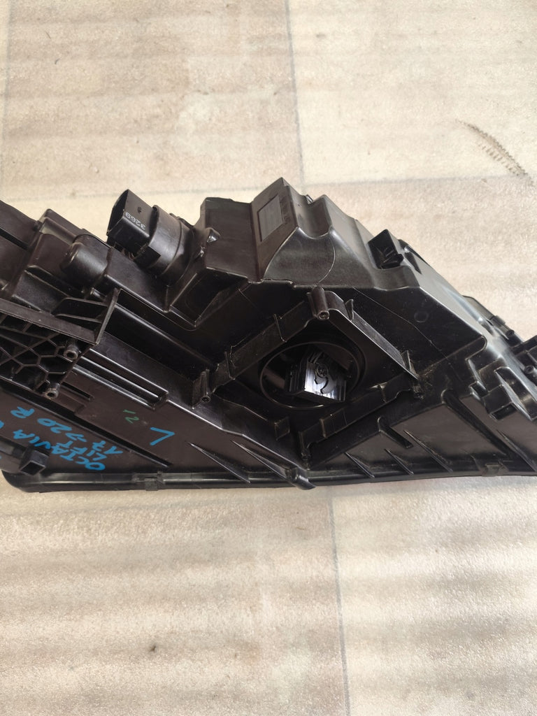 Frontscheinwerfer Skoda Octavia III 5E1941015F Links Scheinwerfer Headlight SCH2081912191nb