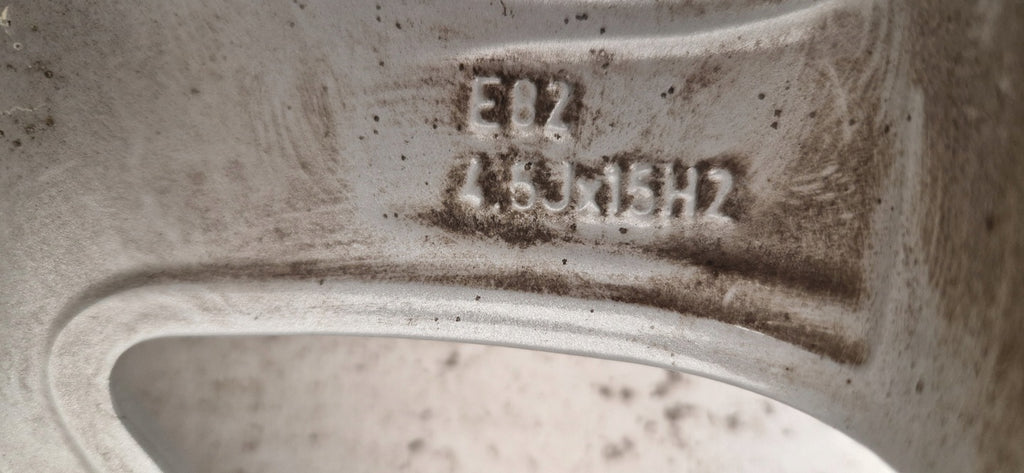 1x Alufelge 15 Zoll 4.5" 4x100 35ET Glanz Silber PW4570H006 Toyota Aygo