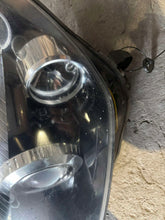 Laden Sie das Bild in den Galerie-Viewer, Frontscheinwerfer Opel Astra H 1416558 Xenon Links Scheinwerfer Headlight SCH3048953988em