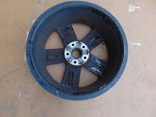 Laden Sie das Bild in den Galerie-Viewer, 1x Alufelge 18 Zoll 7.0" 5x112 40ET Glanz Schwarz 81A601025AM Audi Q2 Rim Wheel FEL5899569627mq