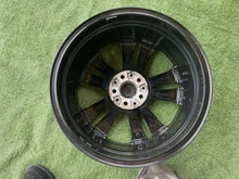 Laden Sie das Bild in den Galerie-Viewer, 1x Alufelge 18 Zoll 7.5" 5x112 51ET Glanz Schwarz 6885381 BMW F39 X1 F48 FEL8803931593rv