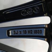 Laden Sie das Bild in den Galerie-Viewer, 4x Alufelge 18 Zoll 8.0" 5x112 30ET Glanz Schwarz 6863420 BMW 5 G31 G30 Mg FEL9768946013vw
