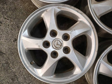 Laden Sie das Bild in den Galerie-Viewer, 4x Alufelge 15 Zoll 6.0" 5x114.3 50ET Glanz Silber 560-C75 Kia Mpv Premacy FEL6644407889ve