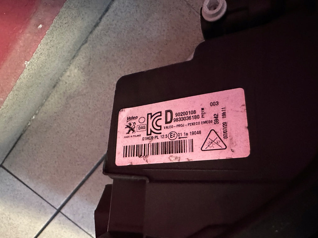 Frontscheinwerfer Peugeot 2008 9833036180 LED Ein Stück (Rechts oder Links)