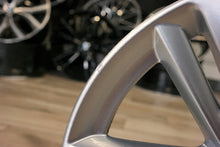 Laden Sie das Bild in den Galerie-Viewer, 1x Alufelge 17 Zoll 7.0&quot; 5x105 42ET Glanz Silber YP00064180 Opel Mokka Rim Wheel