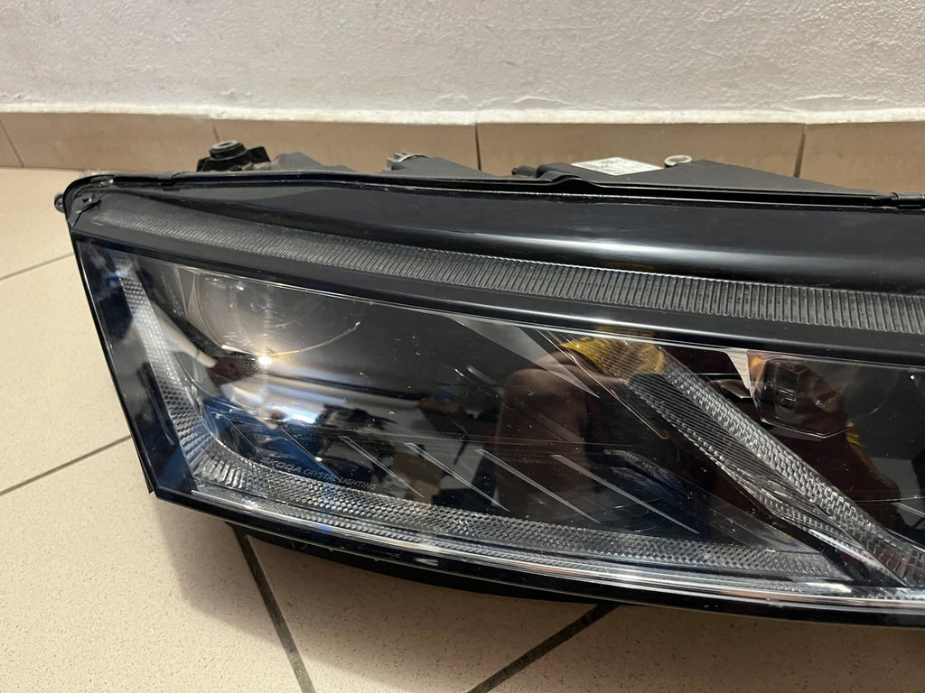 Frontscheinwerfer Skoda Octavia IV 5E4941016A LED Rechts Scheinwerfer Headlight SCH9601361379mw