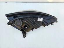 Laden Sie das Bild in den Galerie-Viewer, Frontscheinwerfer Skoda Enyaq IV 5LB941016 LED Rechts Scheinwerfer Headlight